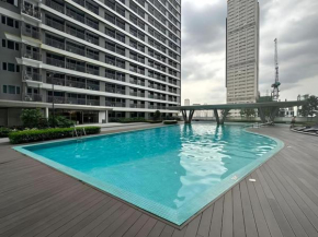 Fame Residences - Comfy 1BR Condo with Free Wi-Fi and Netflix